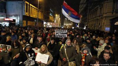 В Сербии протестующие потребовали отставки президента
