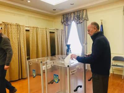 В США началось голосование во 2-м туре выборов президента Украины
