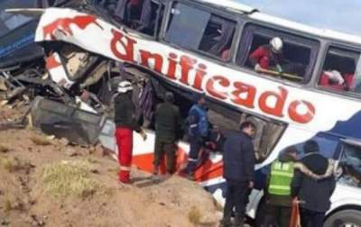В Боливии автобус упал в ущелье: 25 жертв