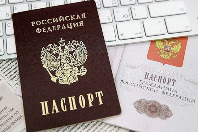Путин подготовил указ по выдаче паспортов на Донбассе: появился комментарий Пескова