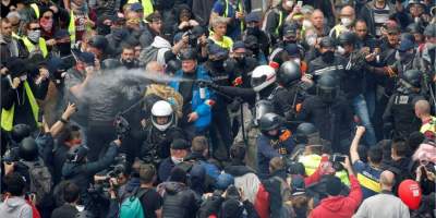 В Париже начались беспорядки, полиция применила спецсредства