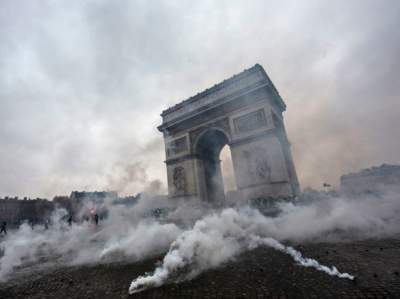 В Париже восстановят Триумфальную арку