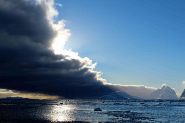 Украинские полярники показали сказочные пейзажи Антарктиды: фото