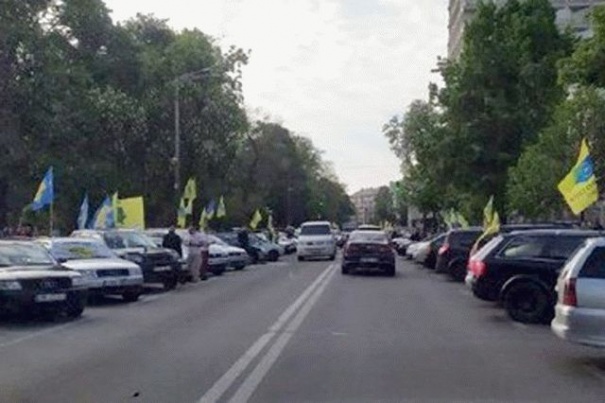 Авто на еврономерах заблокировали центр Киева
