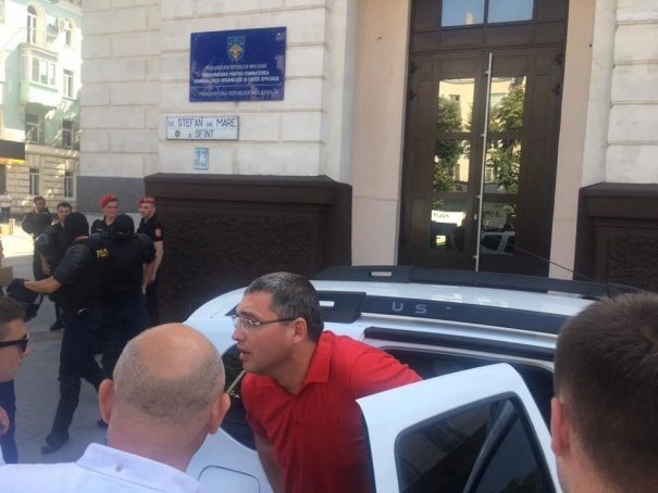 В Молдове задержали лидера пророссийской партии Ренато Усатого