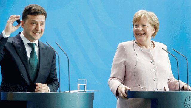 Зеленский на встрече с Меркель не стал отвечать на вопрос о российских танках в Донецке