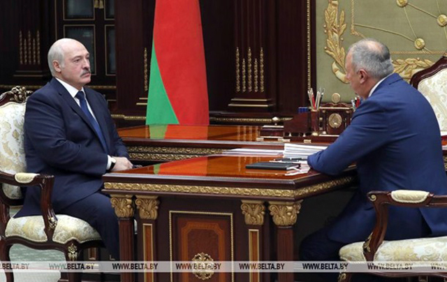 Лукашенко хитро увильнул от просьбы Зеленского