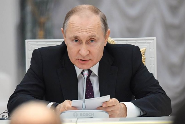 Путин подписал закон о предоставлении украинцам вида на жительство в России