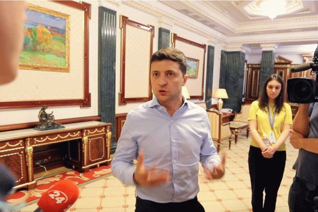 Зеленский забраковал идею с переездом в Украинский дом