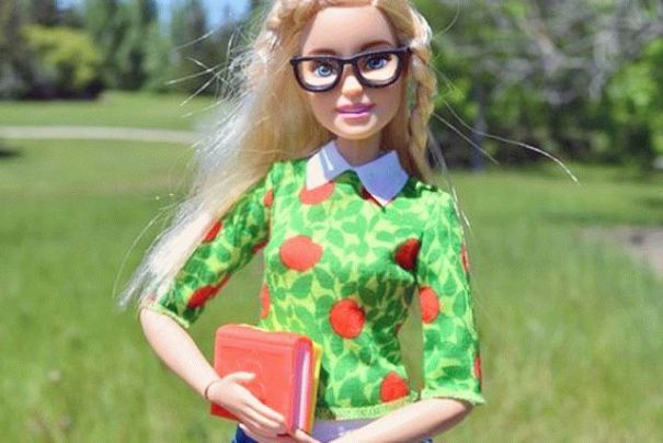 Производитель Барби подал в суд на украинскую компанию за выпуск куклы Аси