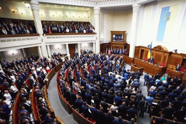 Зеленский меняет Конституцию: что изменится в устройстве Украины
