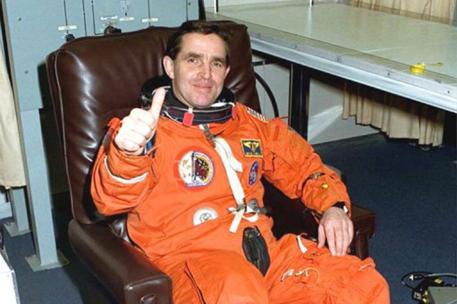 Зеленский заявил, что ему стыдно за отсутствие памятника украинскому астронавту