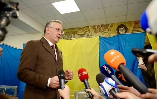 Интерпол отказал России в розыске украинского политика, который угрожал Путину
