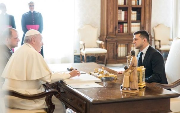 Зеленский обратился с важной просьбой к Папе Римскому