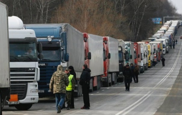 Водители фур блокируют въезды и центр Киева