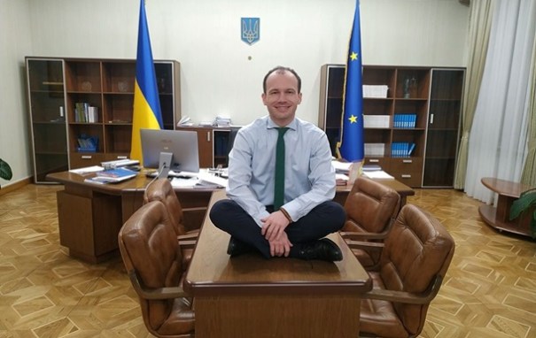 Министр юстиции Малюська удивил новым фото в забавной позе
