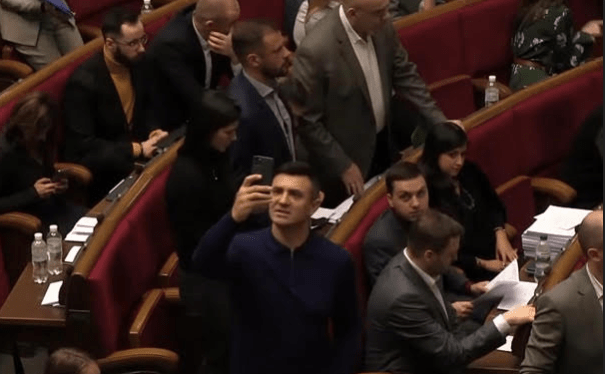 Нардеп Тищенко снимал в Раде видео и забыл проголосовать