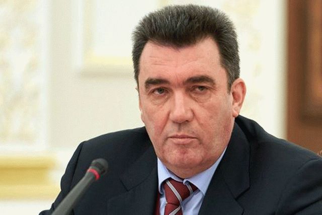 Данилов заявил, что коронавирус на Донбасс завезли из России