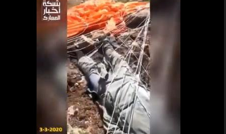 Летчик со сбитого Турцией самолета попал в руки повстанцев: видео