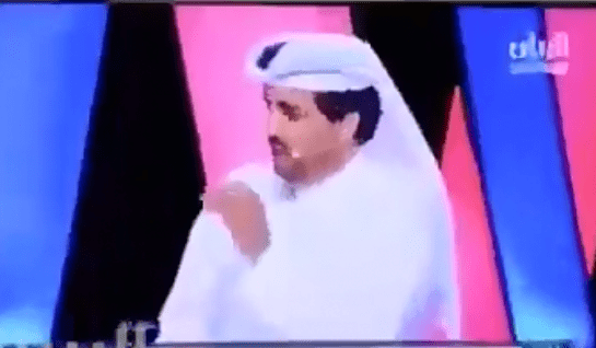 В Катаре замминистра сбежал от чихнувшего журналиста: видео