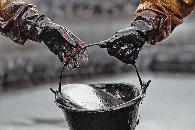 Цена на нефть снова резко упала