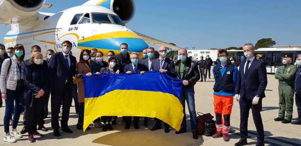 Консул показал, как в Италии благодарили Украину за врачей