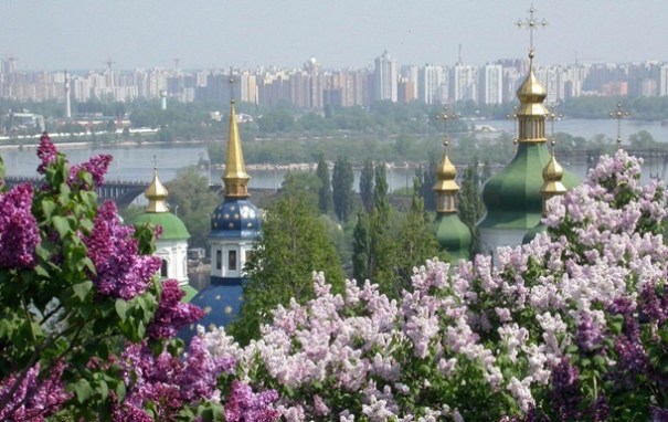 Выходные на майские праздники: сколько будут отдыхать украинцы
