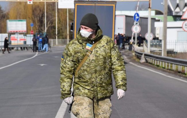 Трое украинцев пытались уйти от самоизоляции, скрывшись за границей