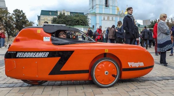 В Кропивницком мужчина смастерил электромобиль на трех колесах