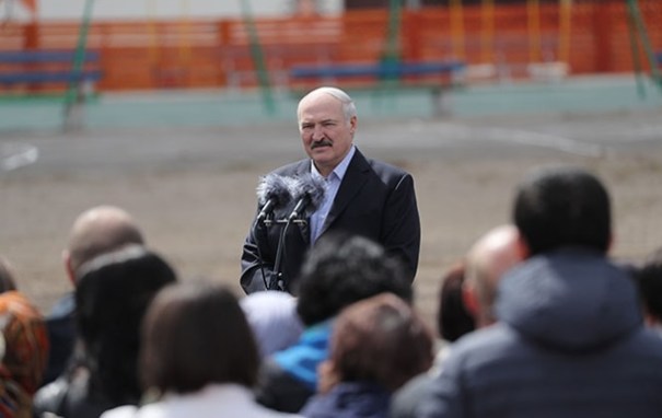Лукашенко бьет тревогу из-за смертности от коронавируса в Беларуси