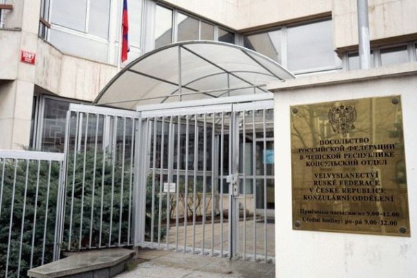 Чехия выдворила двух российских дипломатов