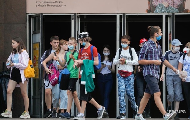 Коронавирус в Украине: за сутки заболели 1592 человека, 22 умерли
