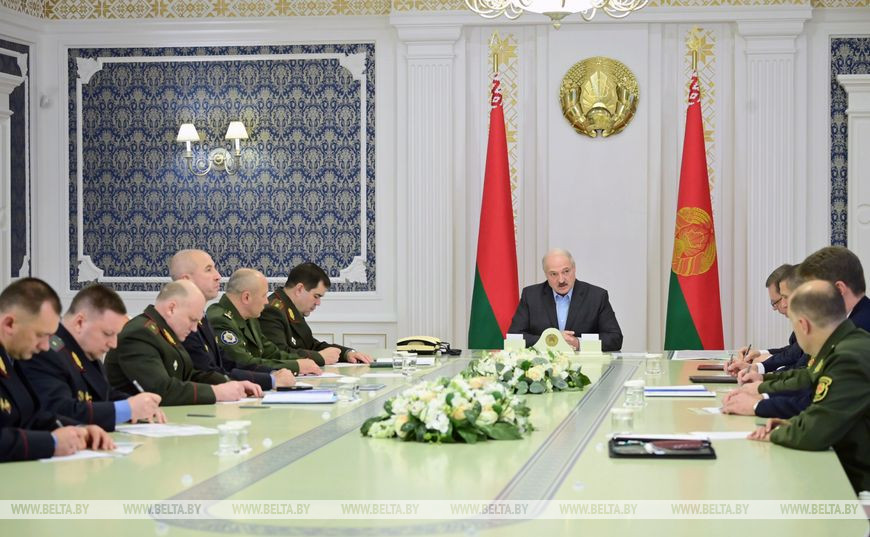 Лукашенко срочно собрал Совбез из-за «шевеления» войск НАТО