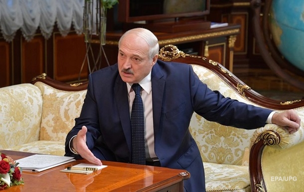 Лукашенко ответил Макрону на призыв уйти с поста президента