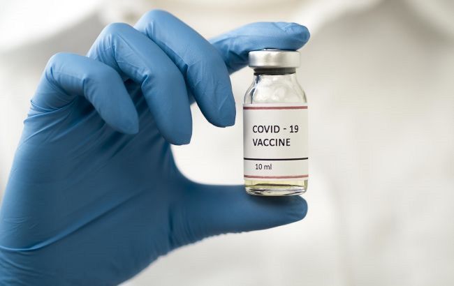 Испытания британской вакцины от Covid-19 приостановили