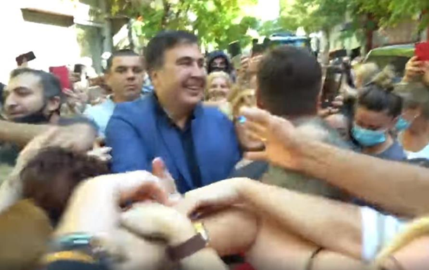 В Греции неизвестный напал на Саакашвили, видео