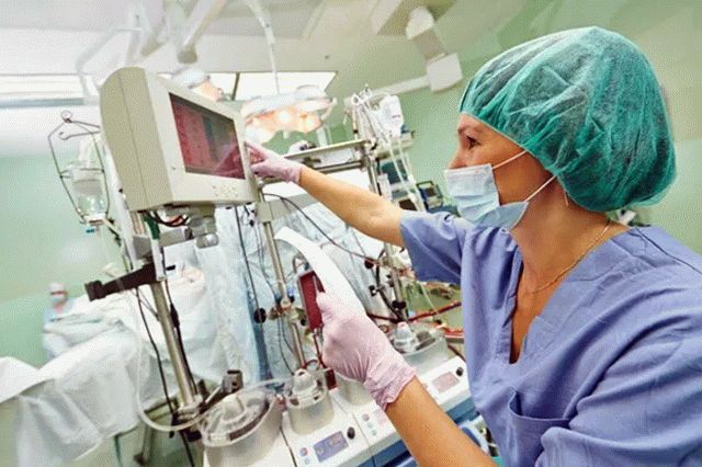В Львове пенсионерке сделали операцию на сердце без разрезов