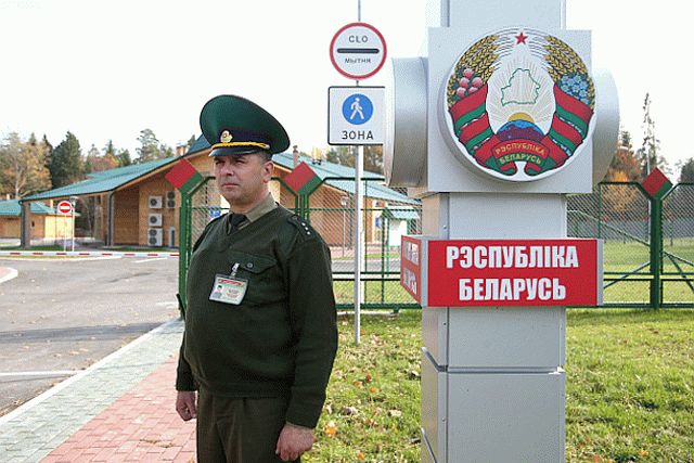 На границе Белоруссии с Украиной задержали группу анархистов с оружием