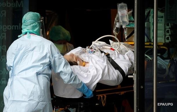 В Украине от коронавируса умерли 407 человек за сутки