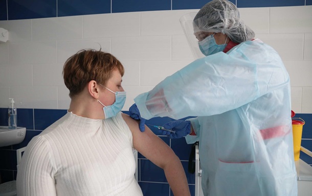 В Украине зафиксировали аллергическую реакцию на вакцину от коронавируса у 126 человек