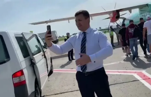 Николай Тищенко задержал рейс из Киева в Ужгород, потому что снимал себя на видео