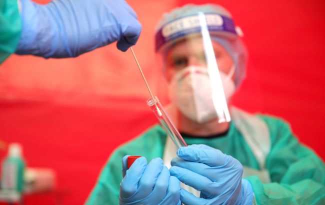 В России выявили новый опасный штамм коронавируса Гамма