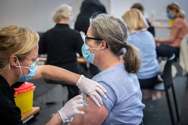 В Швеции прививки от коронавируса не помогли 3500 человек